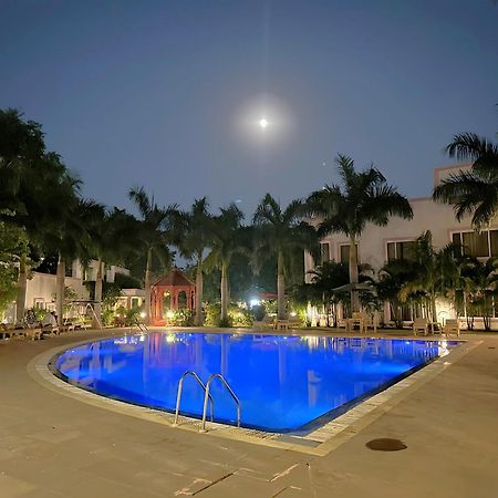 Hotel Golden Tulip Khajurāho Buitenkant foto