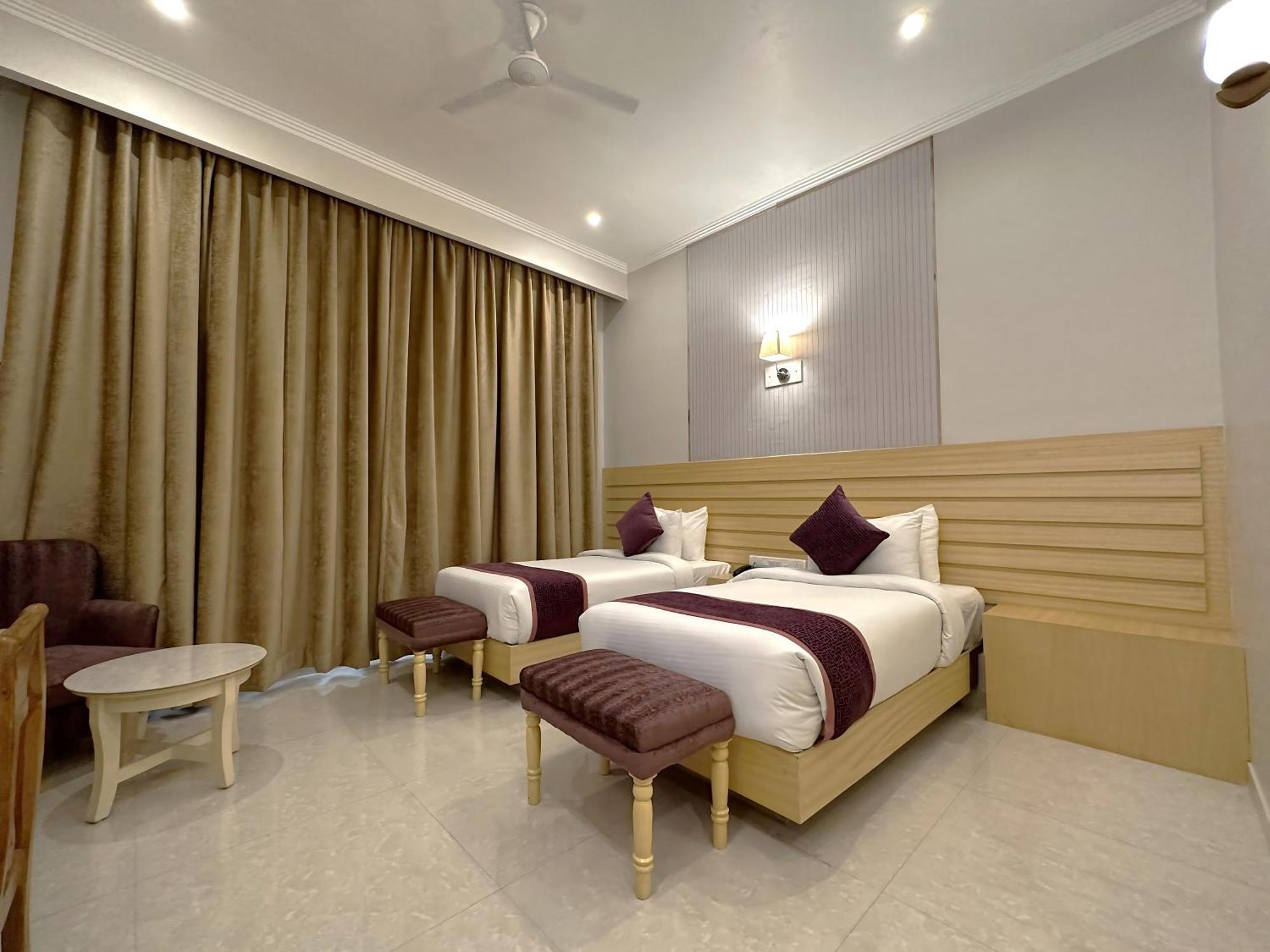 Hotel Golden Tulip Khajurāho Buitenkant foto