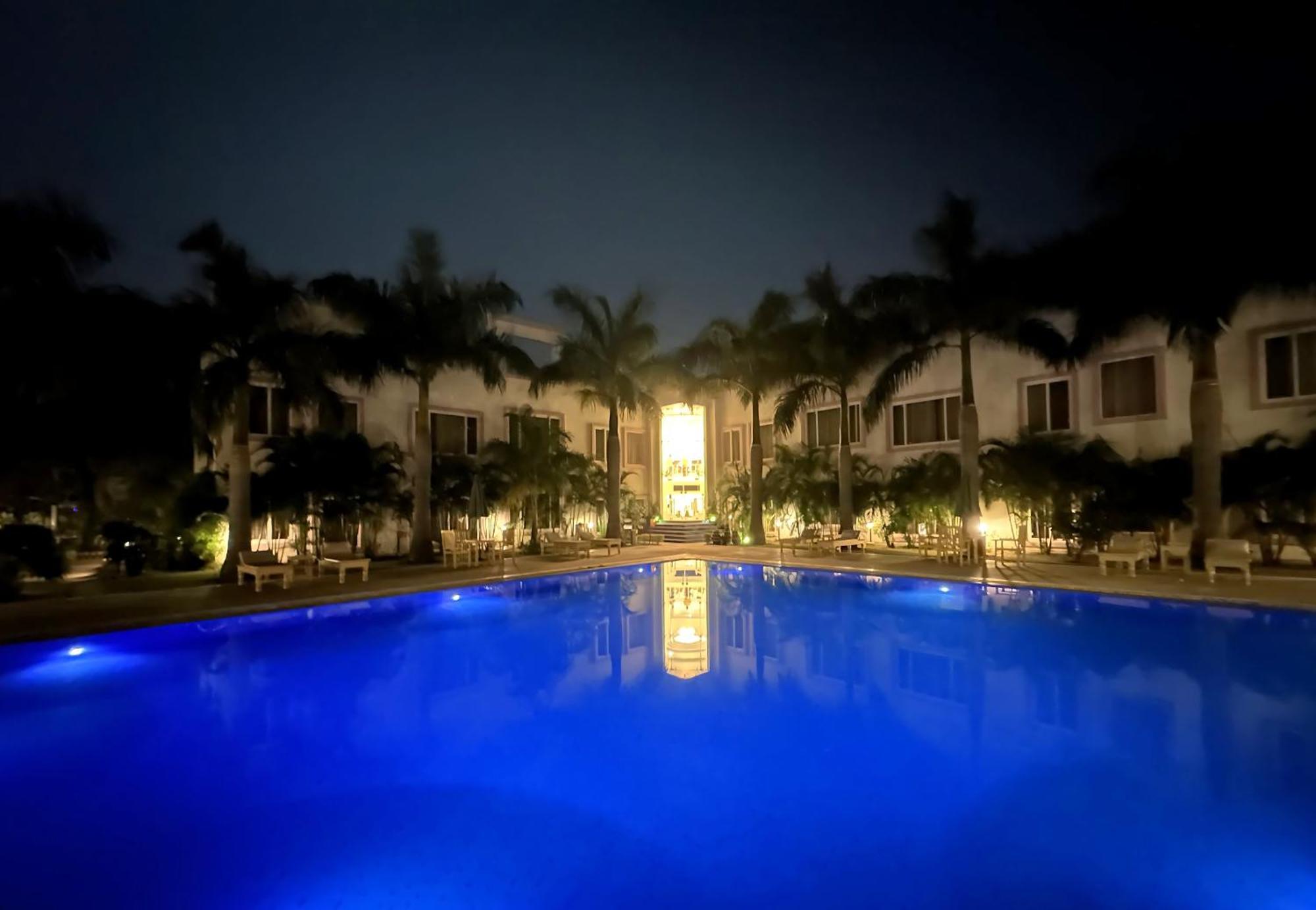 Hotel Golden Tulip Khajurāho Buitenkant foto