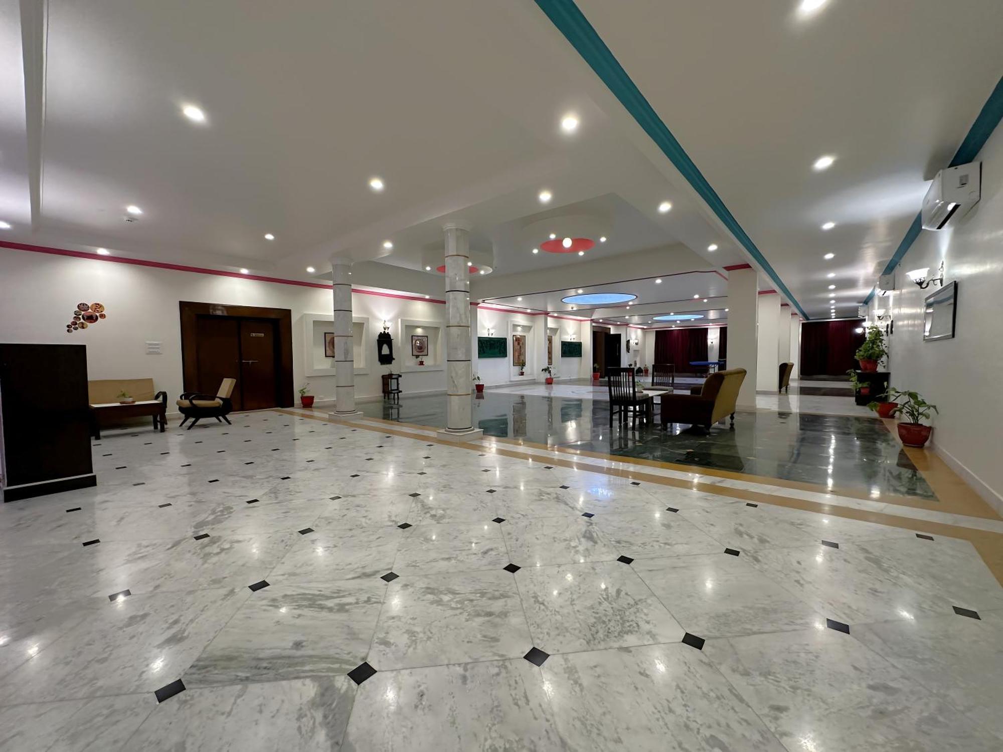 Hotel Golden Tulip Khajurāho Buitenkant foto