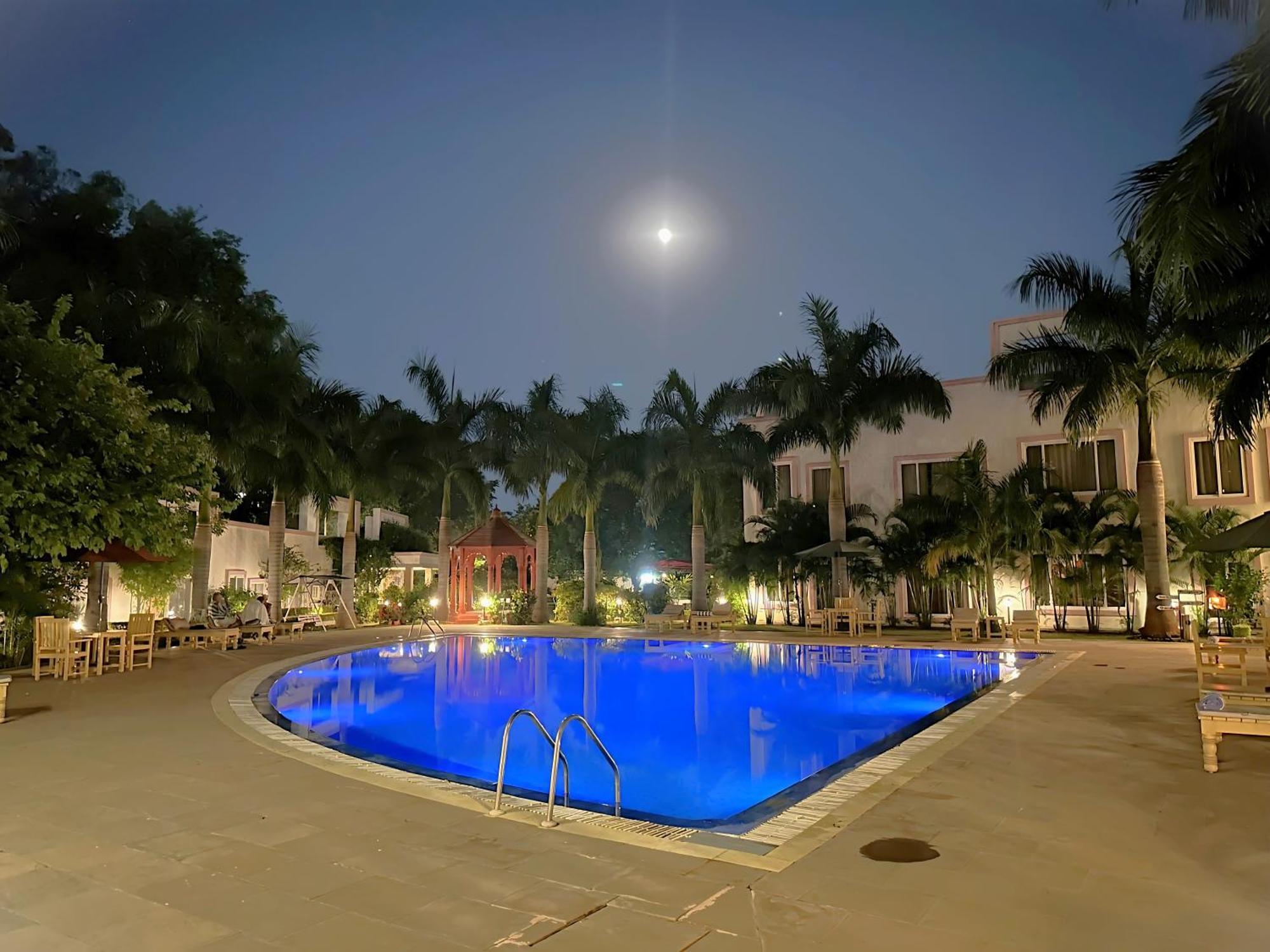 Hotel Golden Tulip Khajurāho Buitenkant foto