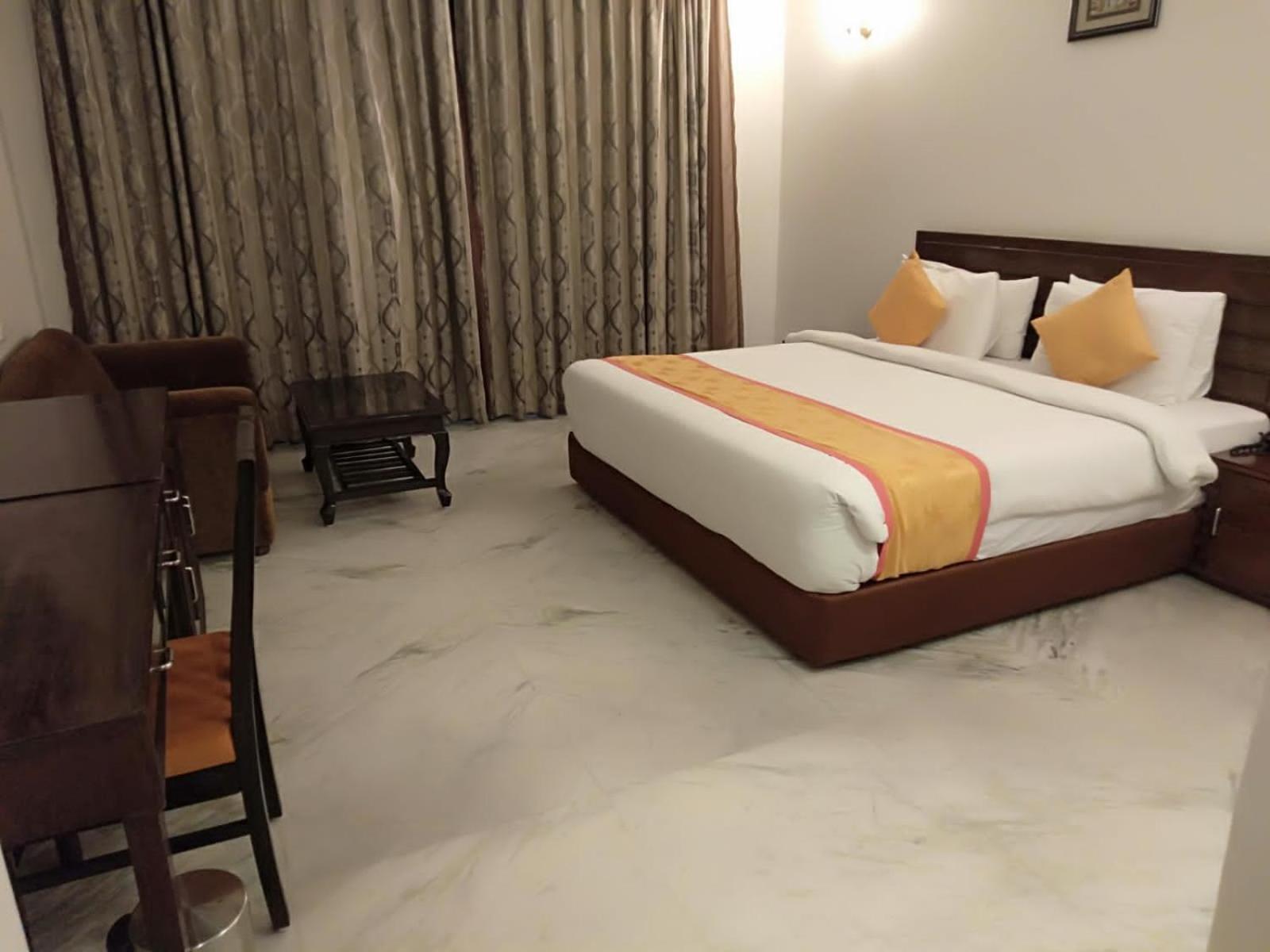 Hotel Golden Tulip Khajurāho Buitenkant foto
