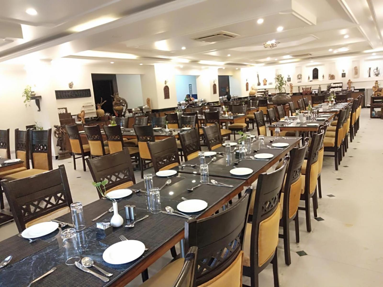 Hotel Golden Tulip Khajurāho Buitenkant foto
