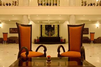 Hotel Golden Tulip Khajurāho Buitenkant foto